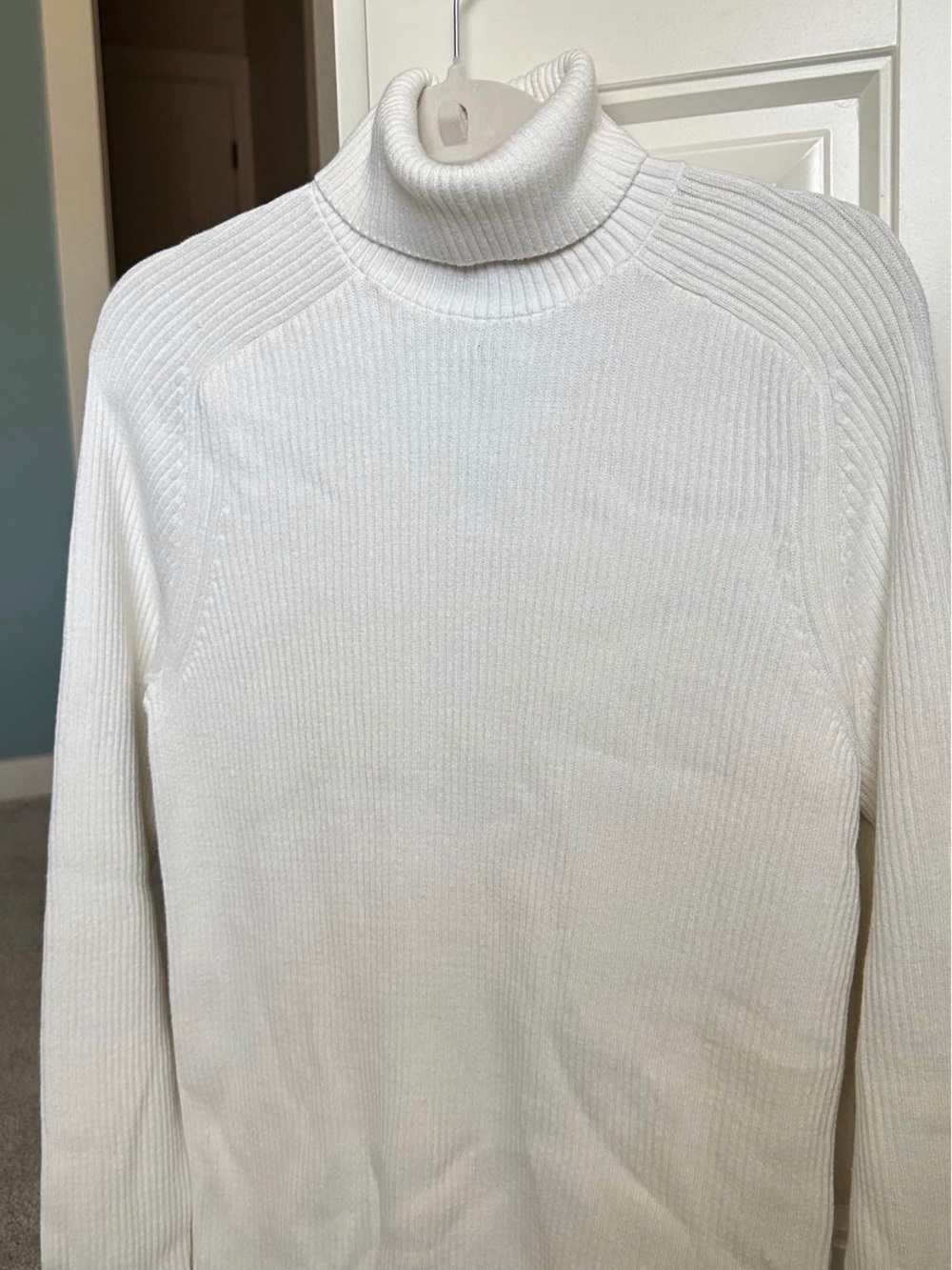 Men's White Ribbed Turtleneck Sweater